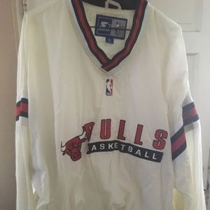 Men’s vintage Starter Chicago Bulls jacket.